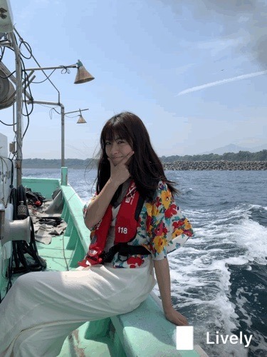 瀧本美織、地元鳥取の旅オフショット公開！わんちゃんとのキュートなショットも