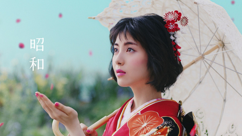浜辺美波、振袖姿披露！来年の成人式前に「初めての一人旅をしてみたい」