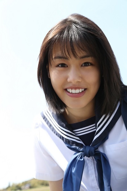 竹内愛紗ファースト写真集「愛紗」（東京ニュース通信社刊）