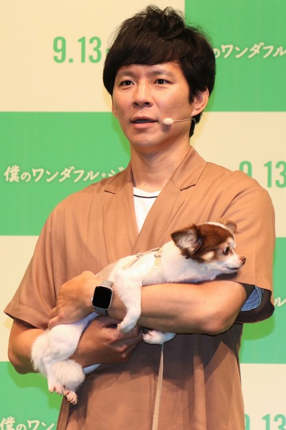 アンジャッシュ・渡部建と愛犬のマロン【撮影：浜瀬将樹】