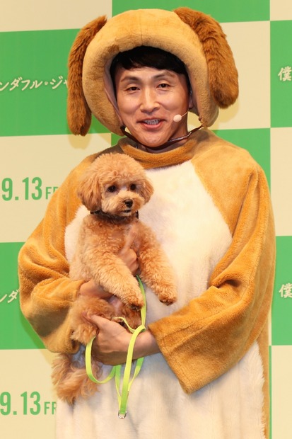 アンジャッシュ・児嶋一哉と愛犬のネネ【撮影：浜瀬将樹】