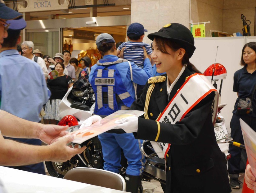 ほのか、1日警察署長を初体験！「身も心もピシッとした気分」