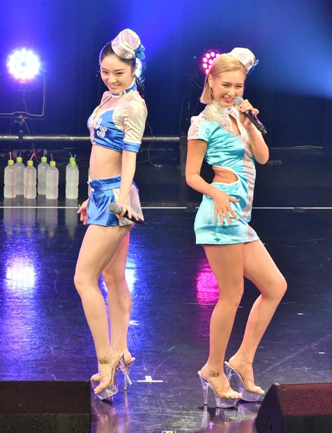 CYBERJAPAN DANCERS【写真：竹内みちまろ】