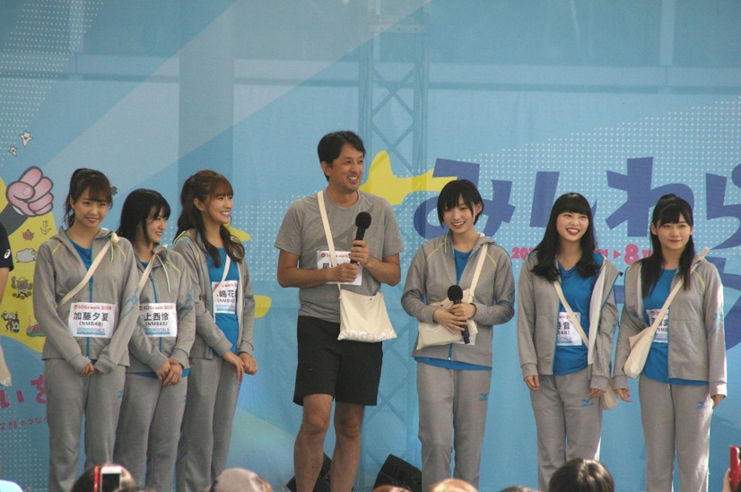 NMB48と田中光【撮影：工藤めぐみ】