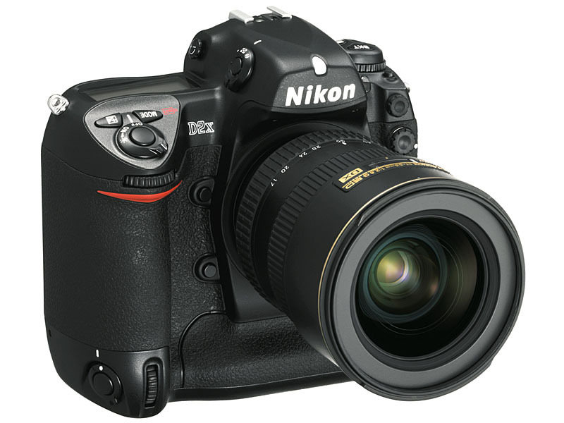 D2Xは、1,240万画素CMOS搭載のプロ向けデジタル一眼レフカメラ