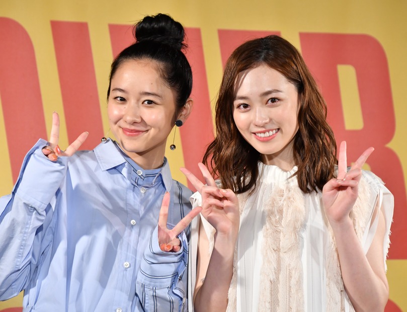 堀田真由、福原遥【写真：竹内みちまろ】