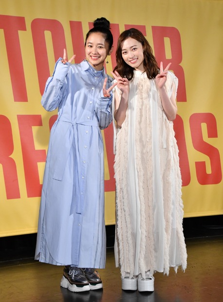 堀田真由、福原遥【写真：竹内みちまろ】