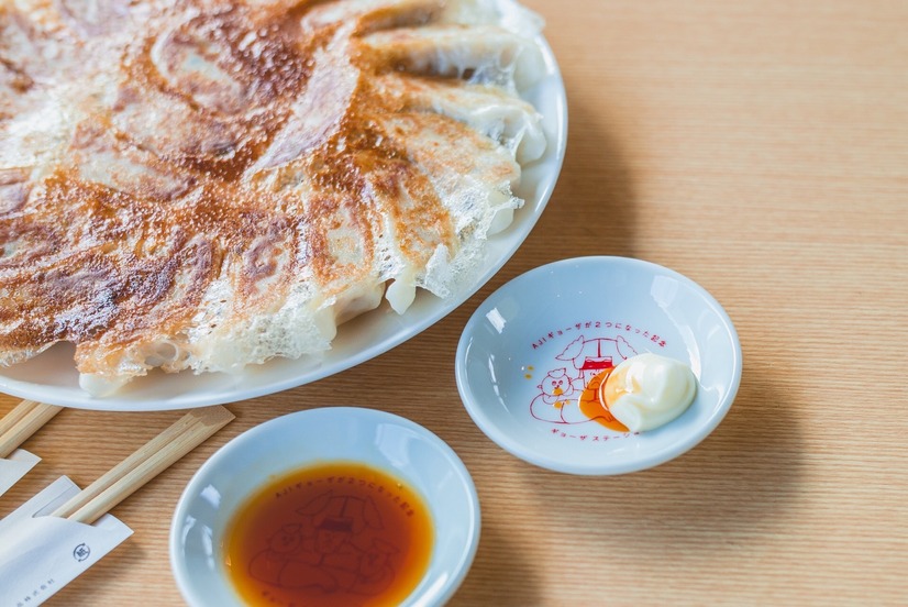 自分で餃子を焼いて楽しめる「ギョーザステーション」両国駅3番ホーム店が今年もオープン