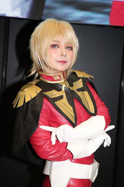 シャアのコスプレをセクシーにキメる……「C3AFA TOKYO 2019」