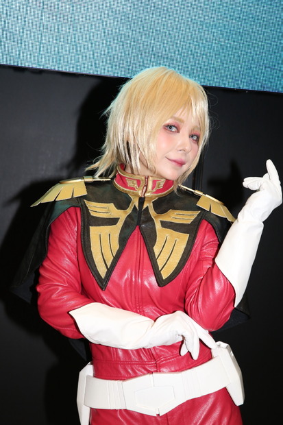 シャアのコスプレをセクシーにキメる……「C3AFA TOKYO 2019」