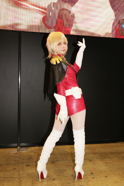 シャアのコスプレをセクシーにキメる……「C3AFA TOKYO 2019」