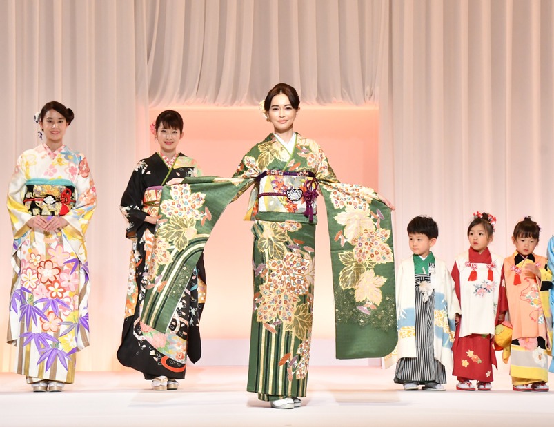 長谷川京子【写真：竹内みちまろ】