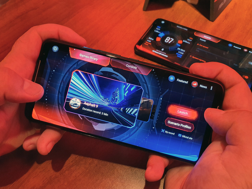 ASUSがゲーミングスマートフォン「ROG Phone II」のグローバル版を発表