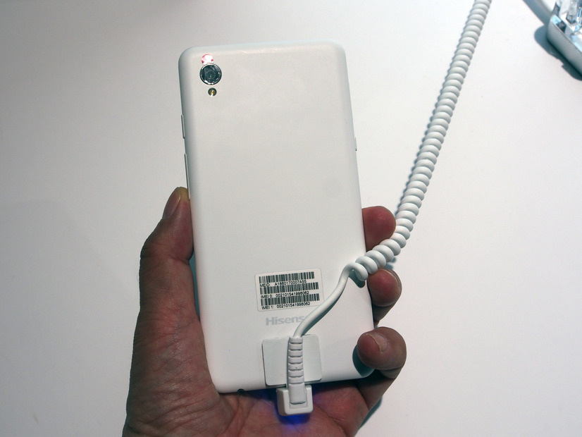 中国ハイセンスが液晶＋電子ペーパーの両面スマートフォンを発表