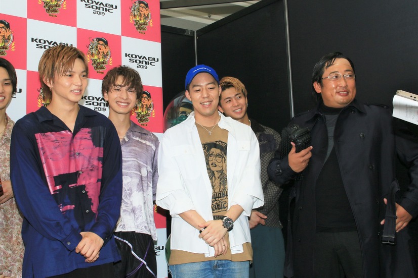 FANTASTICS from EXILE TRIBE、ロバート秋山【撮影：小宮山あきの】