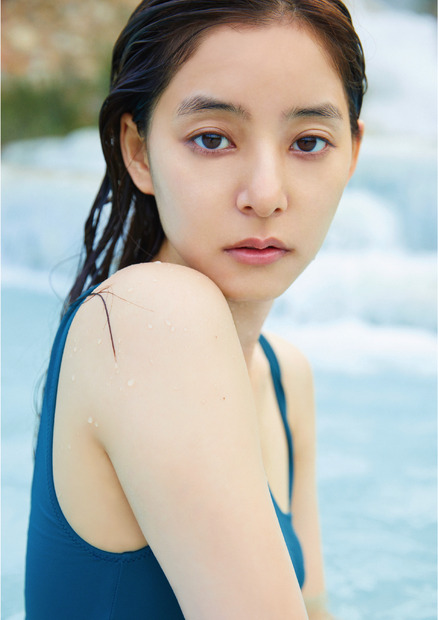 親密な距離感がテーマ......新木優子、2nd写真集『honey』12月15日発売決定