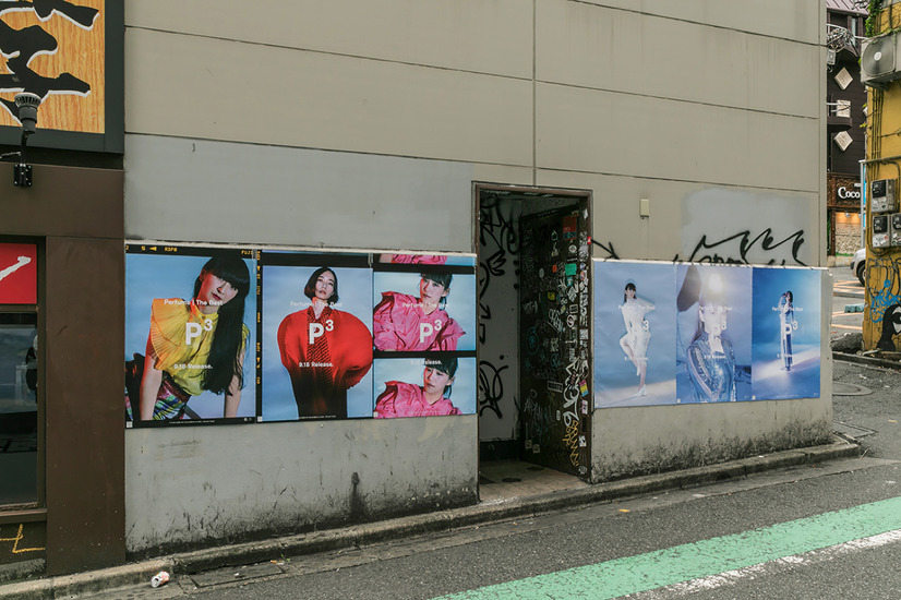 Perfume、渋谷の街をジャック！幻想的なポスター多数登場