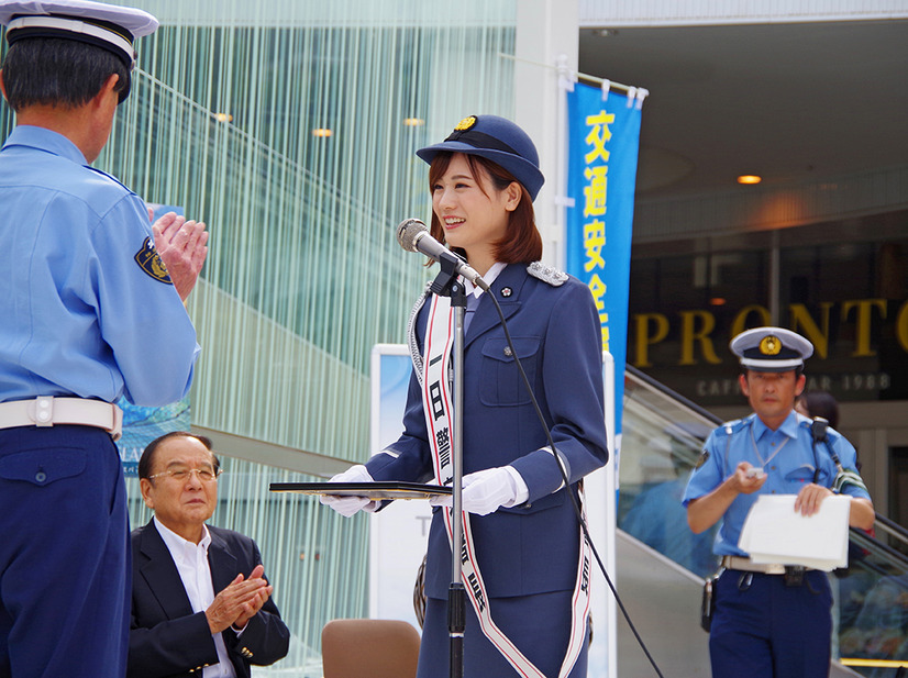 瀬戸麻沙美、出演作舞台の藤沢市にて一日警察署長に！