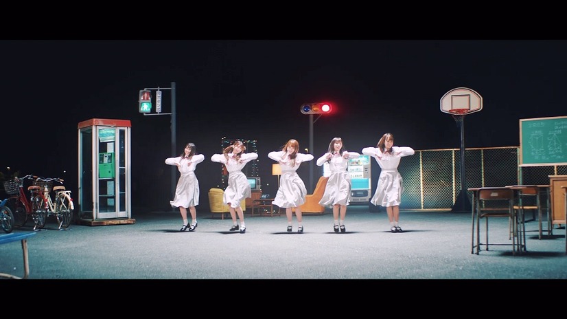 日向坂46、「ママのドレス」MV解禁！大学生設定のソロシーンも！