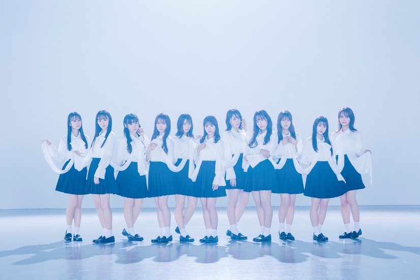＝LOVE、真っ白なブラウス身にまとった6thシングルアートワーク公開