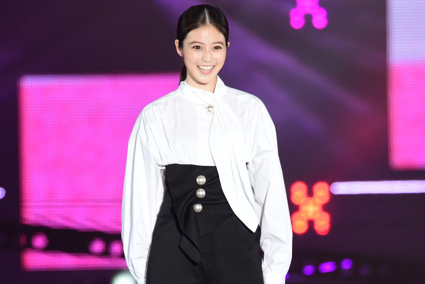 【GirlsAward 2019】今田美桜、モノトーンコーデで登場！「足がガクガク」と照れ笑い