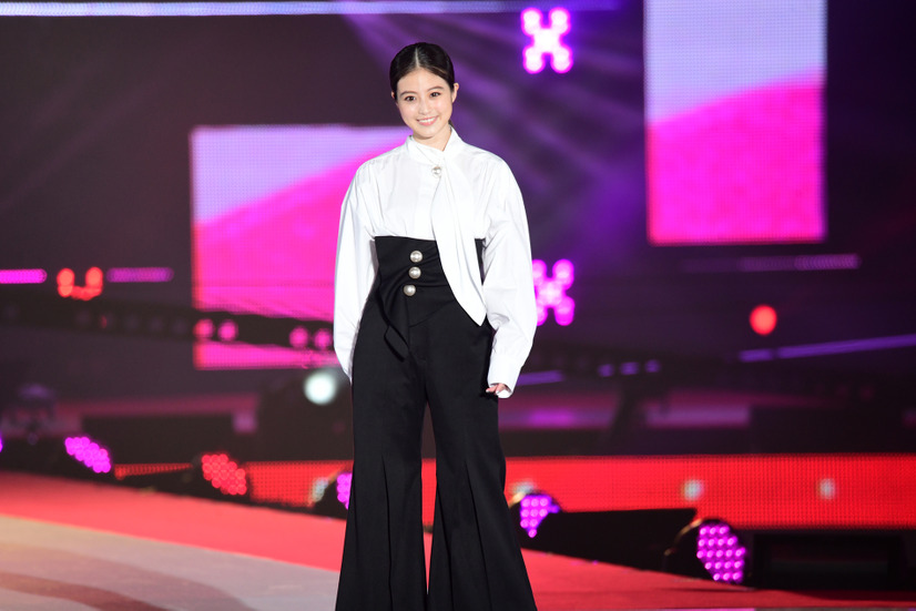 【GirlsAward 2019】今田美桜、モノトーンコーデで登場！「足がガクガク」と照れ笑い