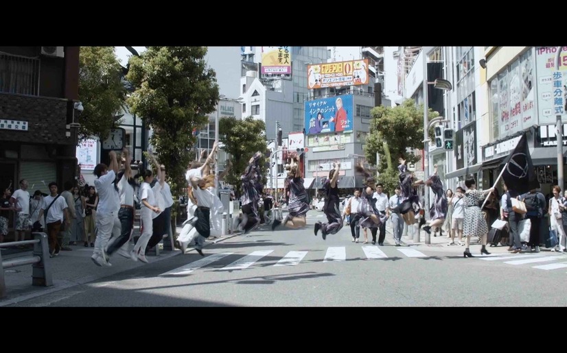 大阪☆春夏秋冬、地元・大阪名所で踊りまくる「Dance to the light」MV公開