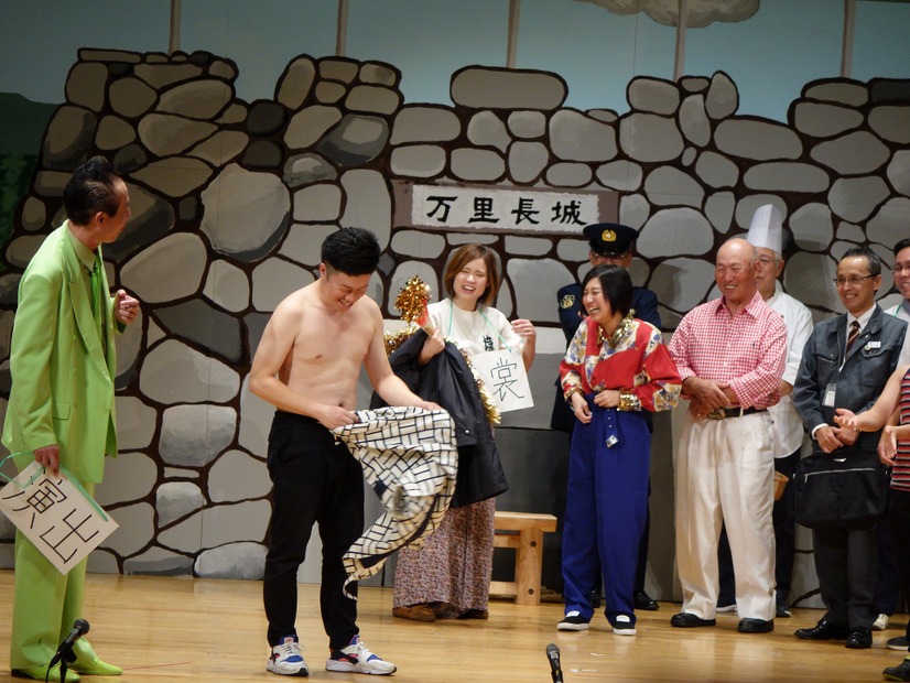 すっちー＆吉田裕、北海道・下川町民と新喜劇！乳首ドリルも披露【撮影：小板謙次】