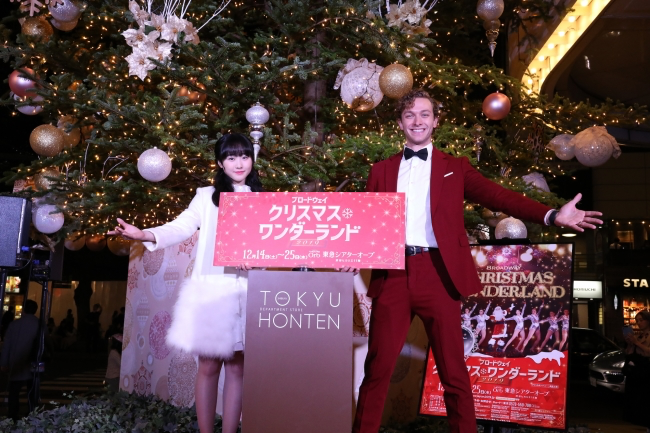 本田望結、真っ白ワンピで点灯式！ゲストスケーター務める「クリスマスショー」をアピール