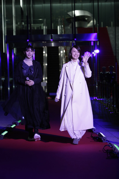 鈴木亜美＆浅川梨奈が「aoyama christmas circus」点灯式に登場！