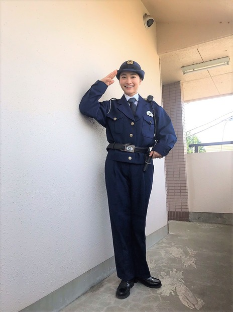 福田愛依、女性巡査役で初出演！一回り以上体の大きい男の犯人を取り押さえる姿披露