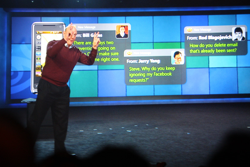 　今年も米ラスベガスにて開催される家電見本市「2009 International CES」。本日7日（現地時間）に行われたマイクロソフトの最高経営責任者（CEO）であるスティーブ・バルマー氏の基調講演にて、「Windows 7」ベータ版のリリースが発表された。