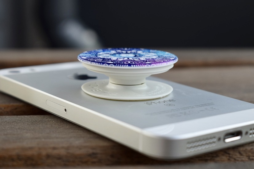 長時間持っても指が痛くならない！スマホ落下防止アイテム「ポップソケッツ」をチェック