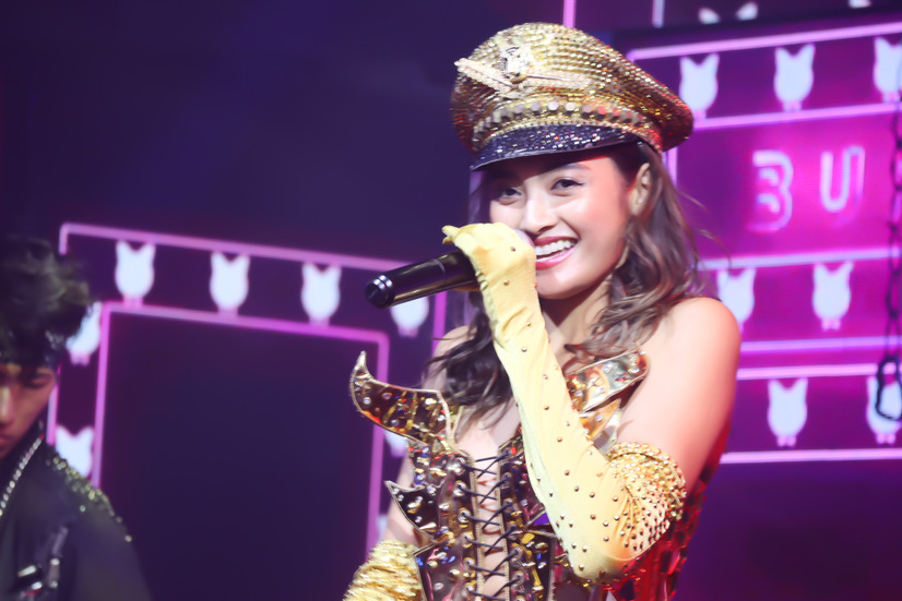 “10頭身ボディ”香川沙耶がイベント出演！大胆衣装で観客魅了