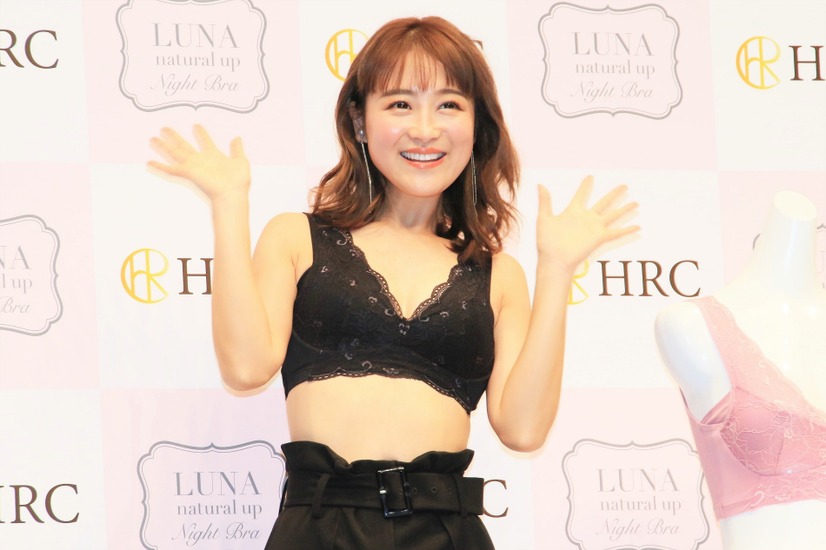 鈴木奈々【撮影：小宮山あきの】