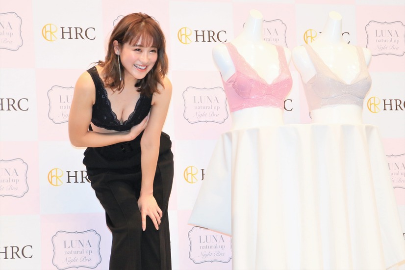 鈴木奈々【撮影：小宮山あきの】