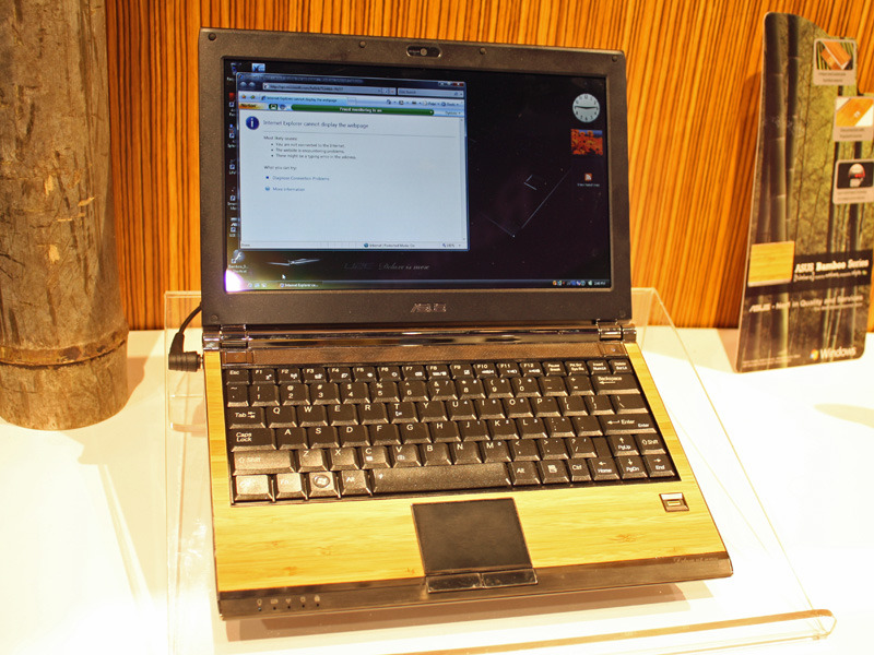 天板などの各部分に竹を使ったASUSTeK製のノートPC「Bamboo」シリーズ