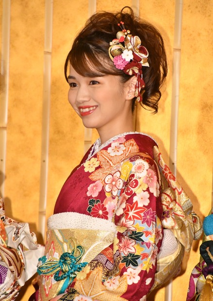 三関紗彩【写真：竹内みちまろ】