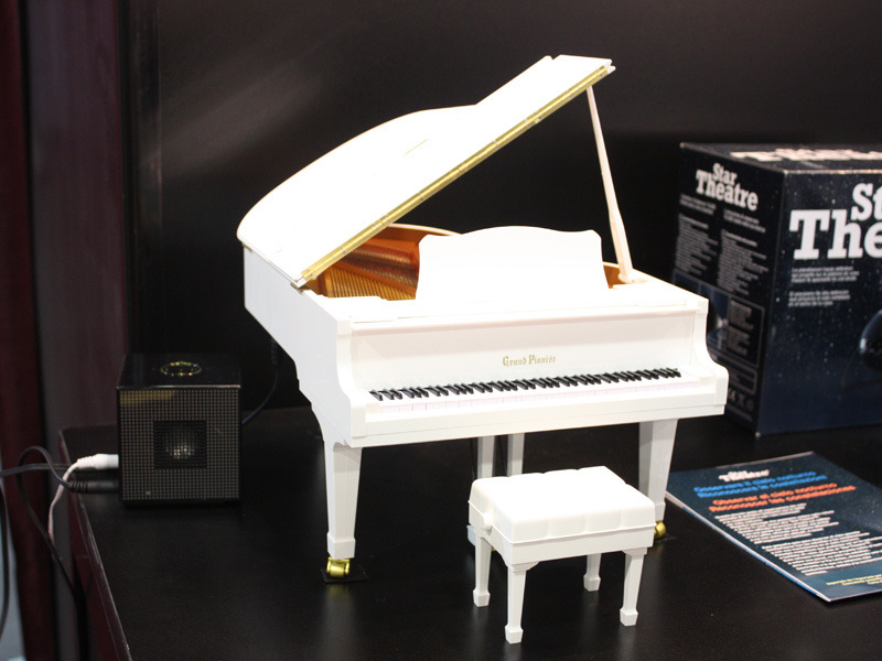 100曲内蔵で自動演奏対応のSEGA TOYS製小型グランドピアノ「Grand Pianist」