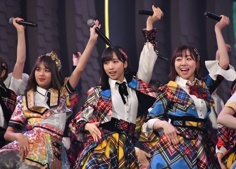 AKB48【写真：竹内みちまろ】