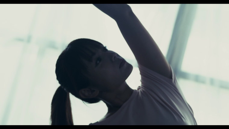 深田恭子が美ボディ披露！トレーニングウエア姿で汗流す動画公開