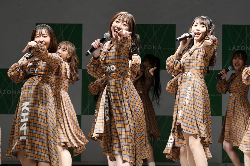 SKE48、発売記念イベントで歴代ヒット曲連続披露！冬の会場盛り上げるパフォーマンス