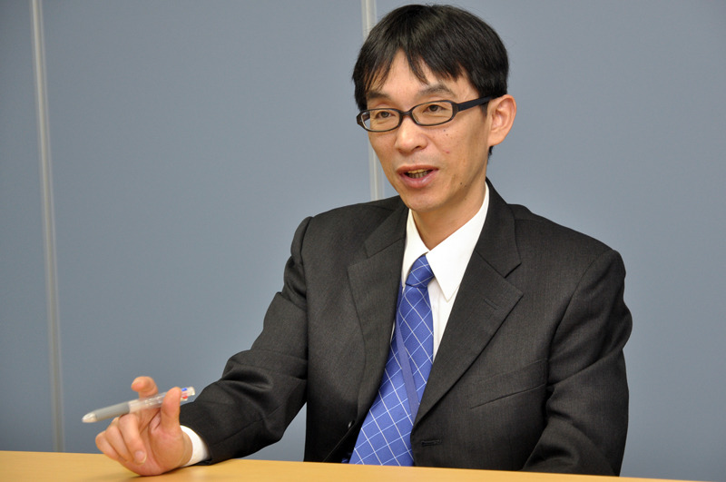 藤本淳一氏