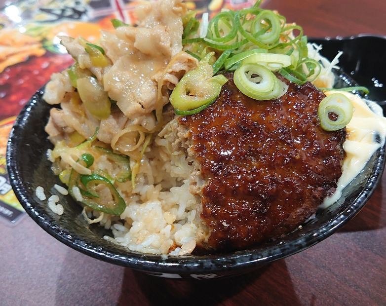 すた丼のアントワークス、重兵器「パワフルバーグ合盛りすた丼」をジャンクフード戦線に投入！