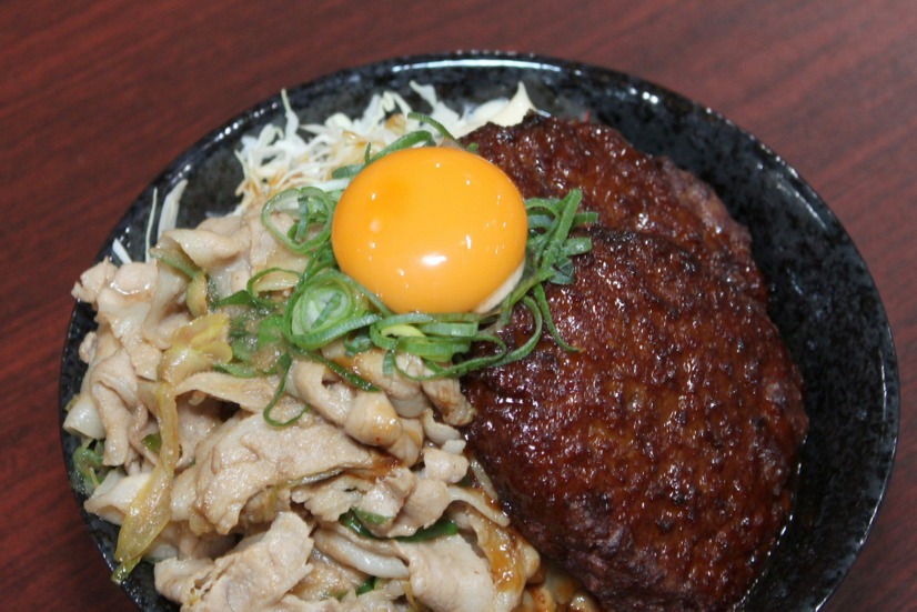 すた丼のアントワークス、重兵器「パワフルバーグ合盛りすた丼」をジャンクフード戦線に投入！
