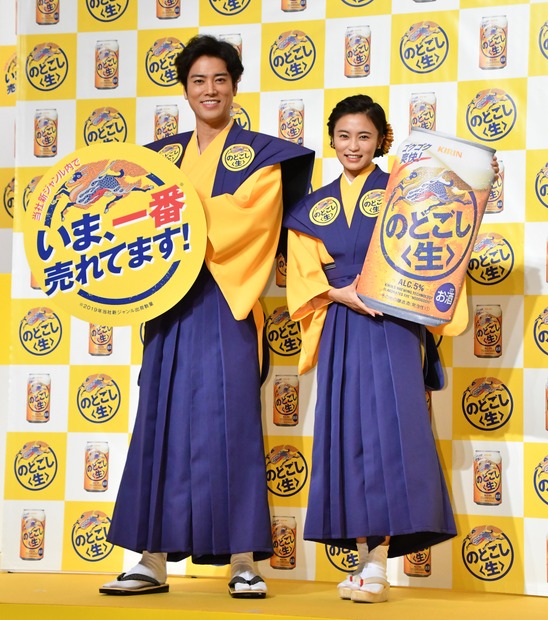 桐谷健太、小島瑠璃子【写真：竹内みちまろ】