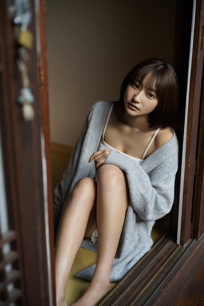 武田玲奈のフォトブック第3弾が発売！キャミ姿での肌見せショットも！