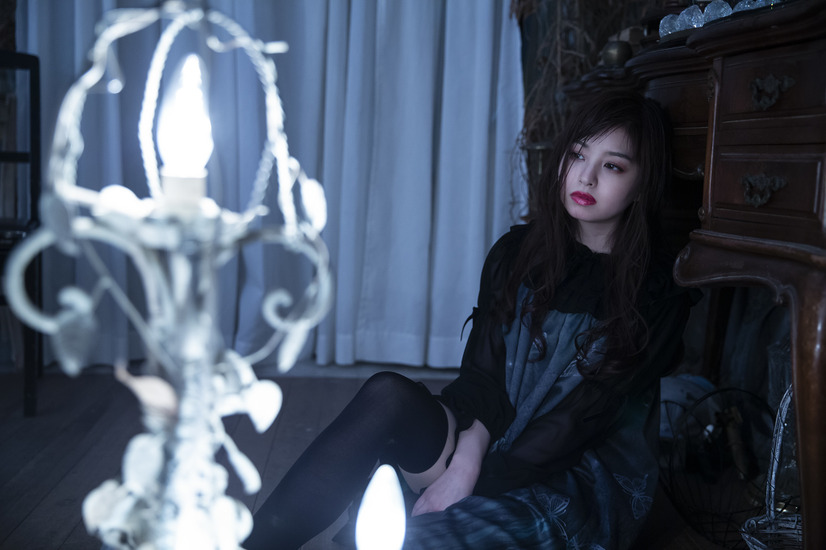 『春奈るな 1stフォトブック LUNA』　(C)KADOKAWA PHOTO ISHIZUKA MASATO