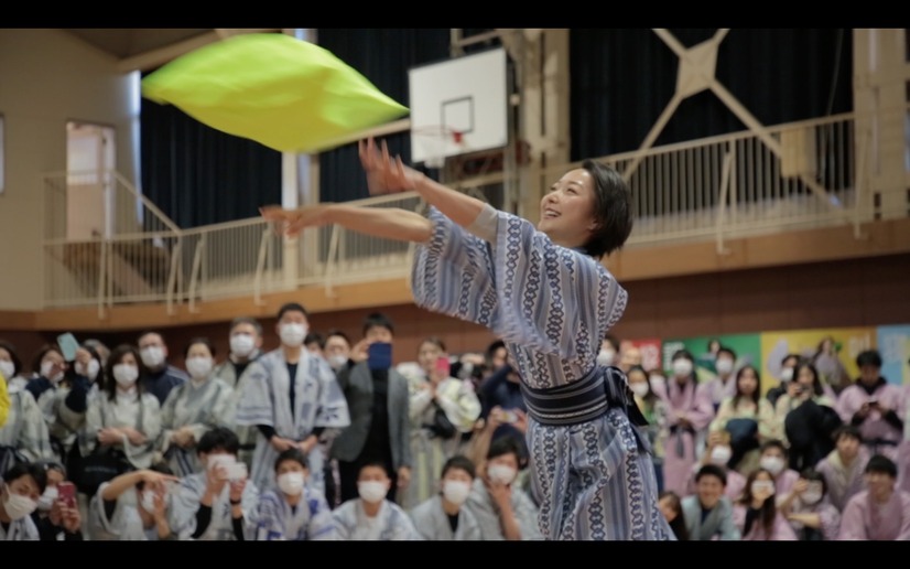 畠山愛理、まくら投げ大会にサプライズ登場！「素敵なスポーツ」「笑顔で楽しめる」