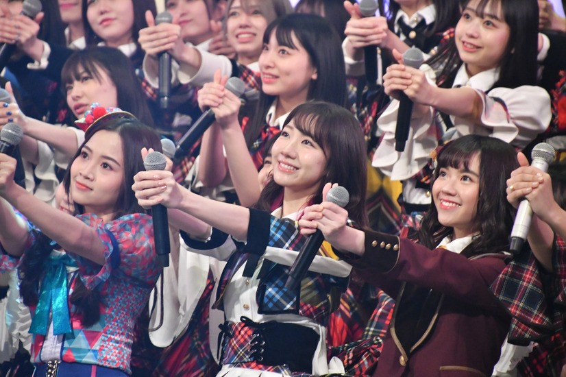 AKB48【写真：竹内みちまろ】